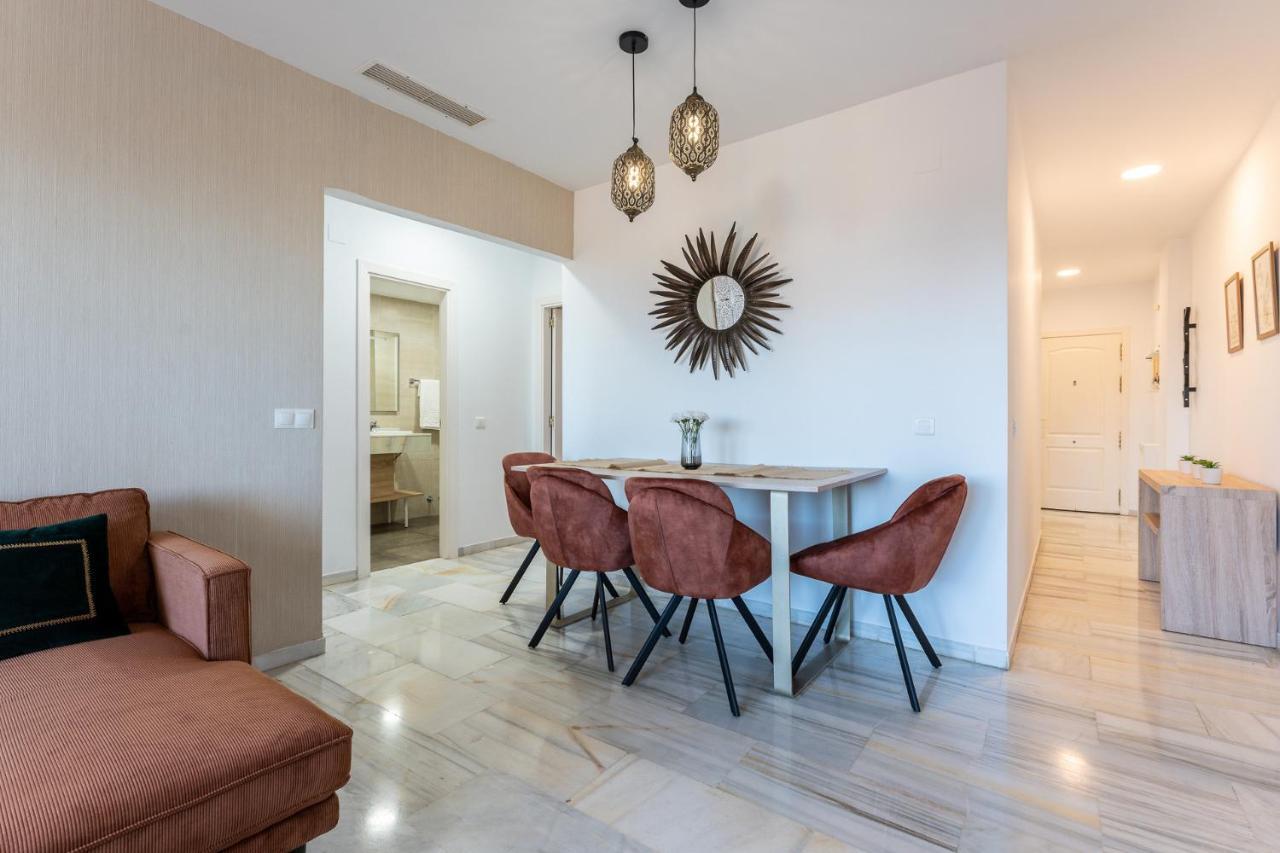 Appartamento Benalmadena Beachfront Retreat Big Balcony And City Sea Views Esterno foto