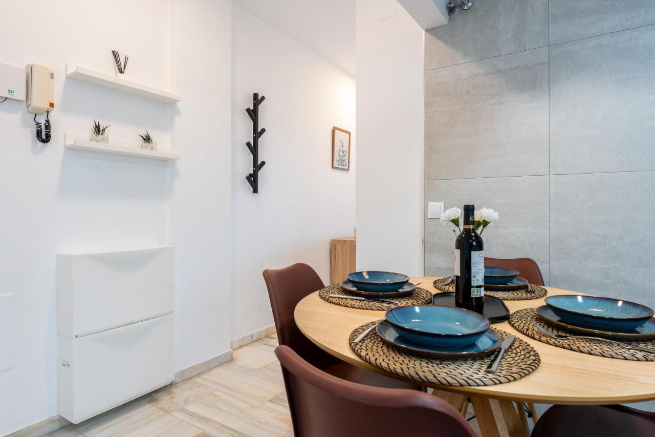 Appartamento Benalmadena Beachfront Retreat Big Balcony And City Sea Views Esterno foto