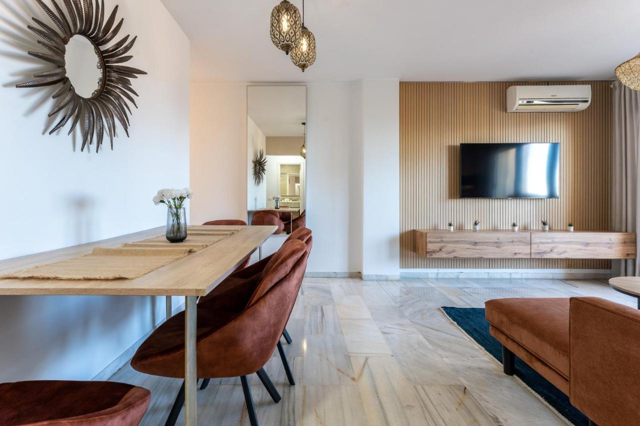 Appartamento Benalmadena Beachfront Retreat Big Balcony And City Sea Views Esterno foto
