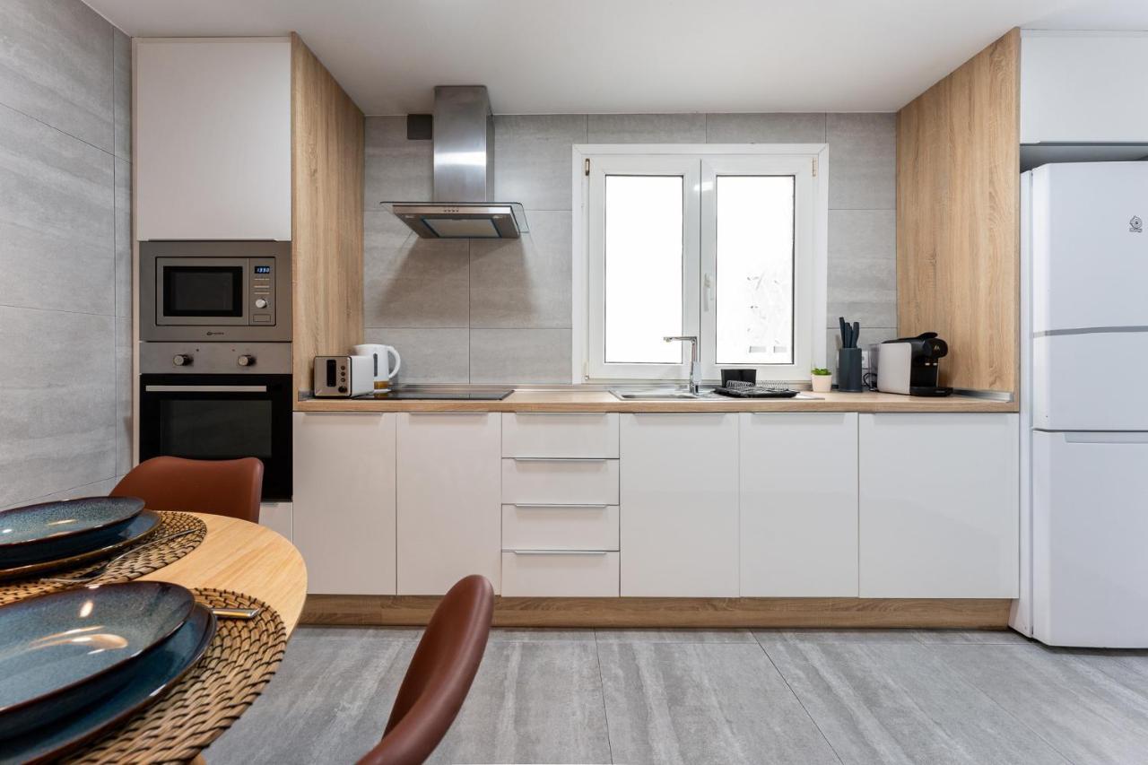 Appartamento Benalmadena Beachfront Retreat Big Balcony And City Sea Views Esterno foto