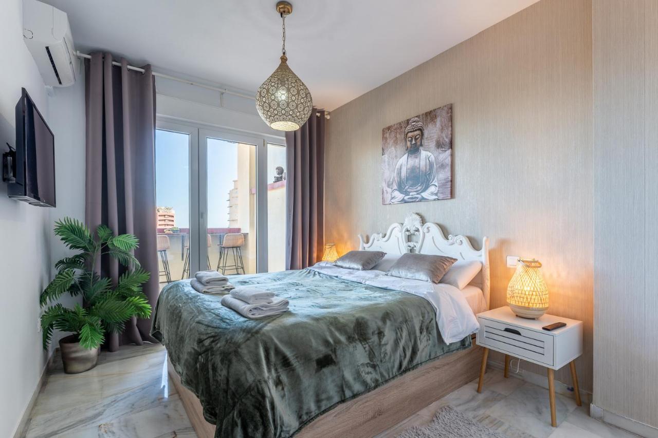 Appartamento Benalmadena Beachfront Retreat Big Balcony And City Sea Views Esterno foto