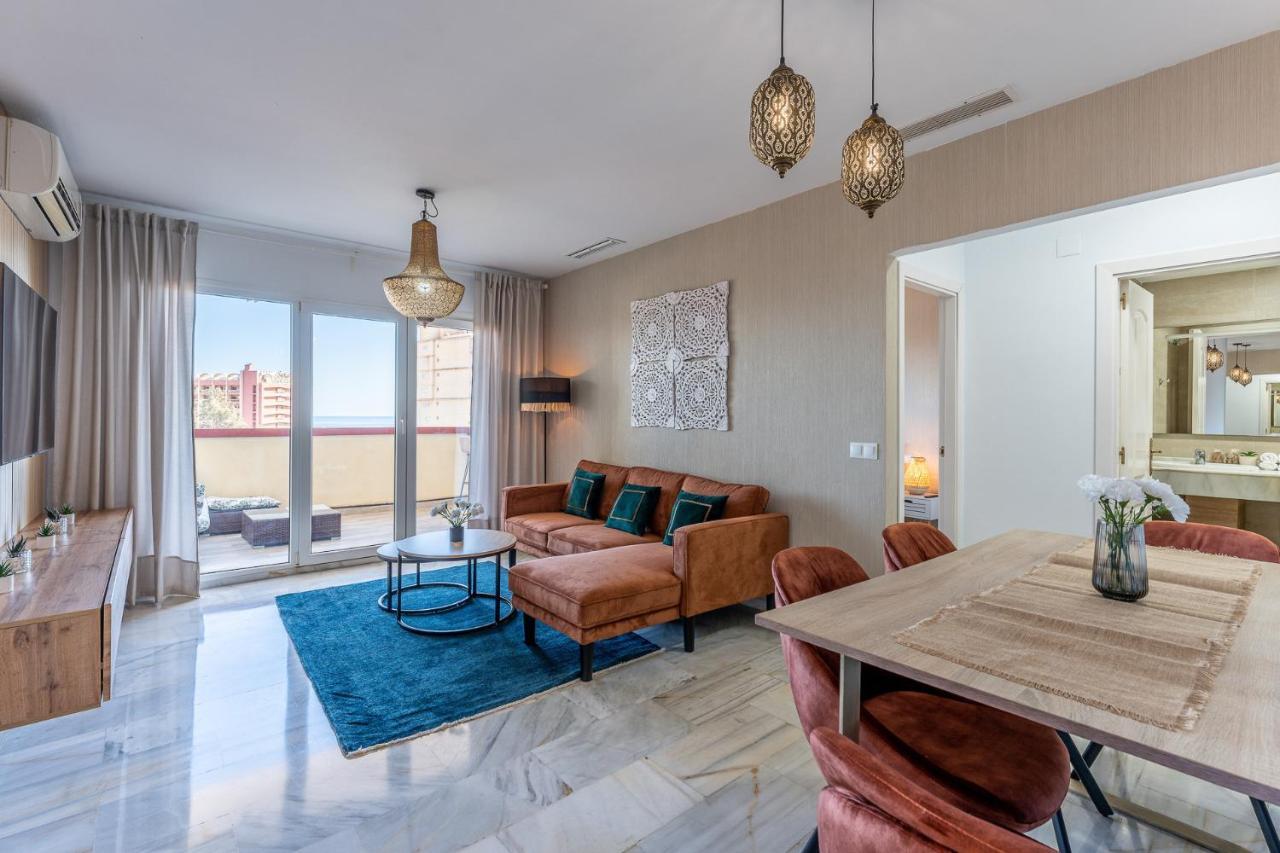Appartamento Benalmadena Beachfront Retreat Big Balcony And City Sea Views Esterno foto